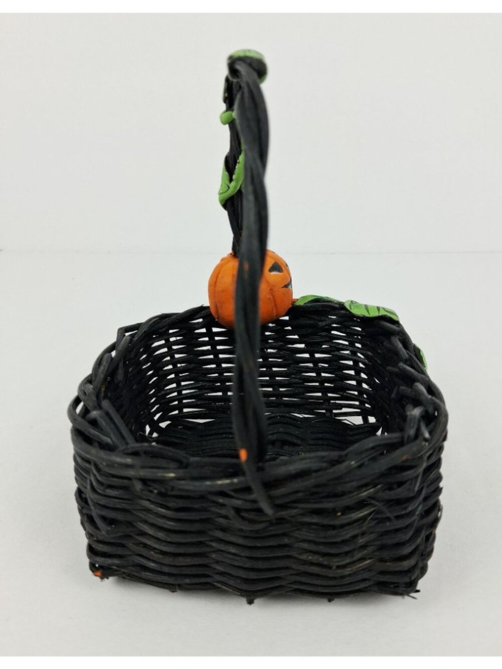 VTG FTD Halloween Spooky Black Wicker Basket with Jack-O-Lantern & Vine Accents - Picture 2 of 8
